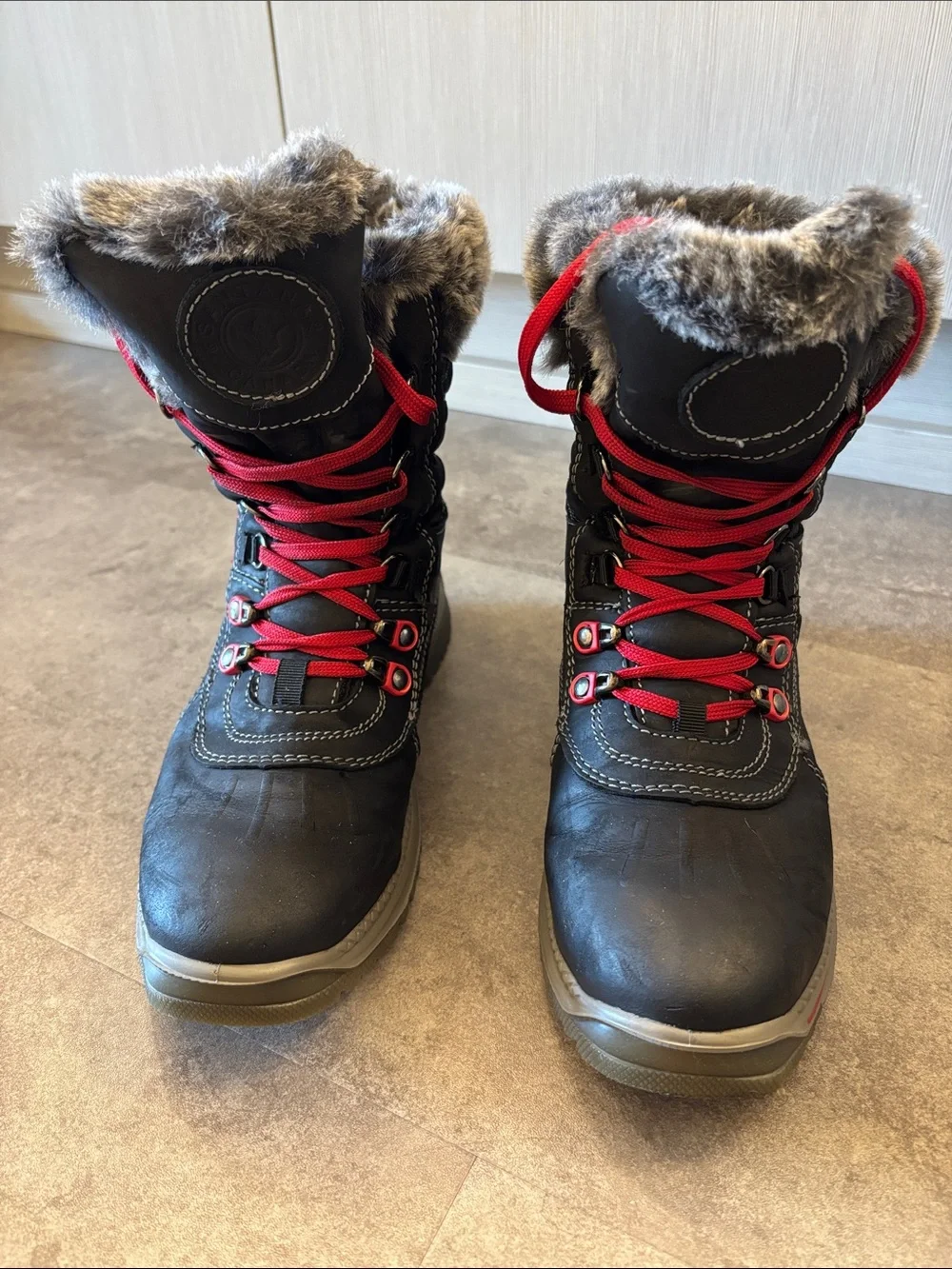 Santana Canada Gray Faux Fur Boot Interior with Red Laces
